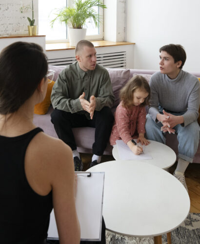 parents-kid-doing-therapy