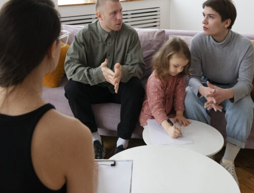 parents-kid-doing-therapy